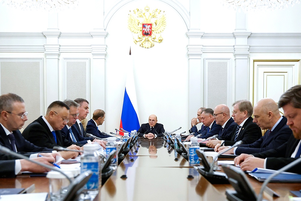 На совещании Михаил Мишустин сообщил, что со следующего года программу "Земский тренер" распространят на всю страну.