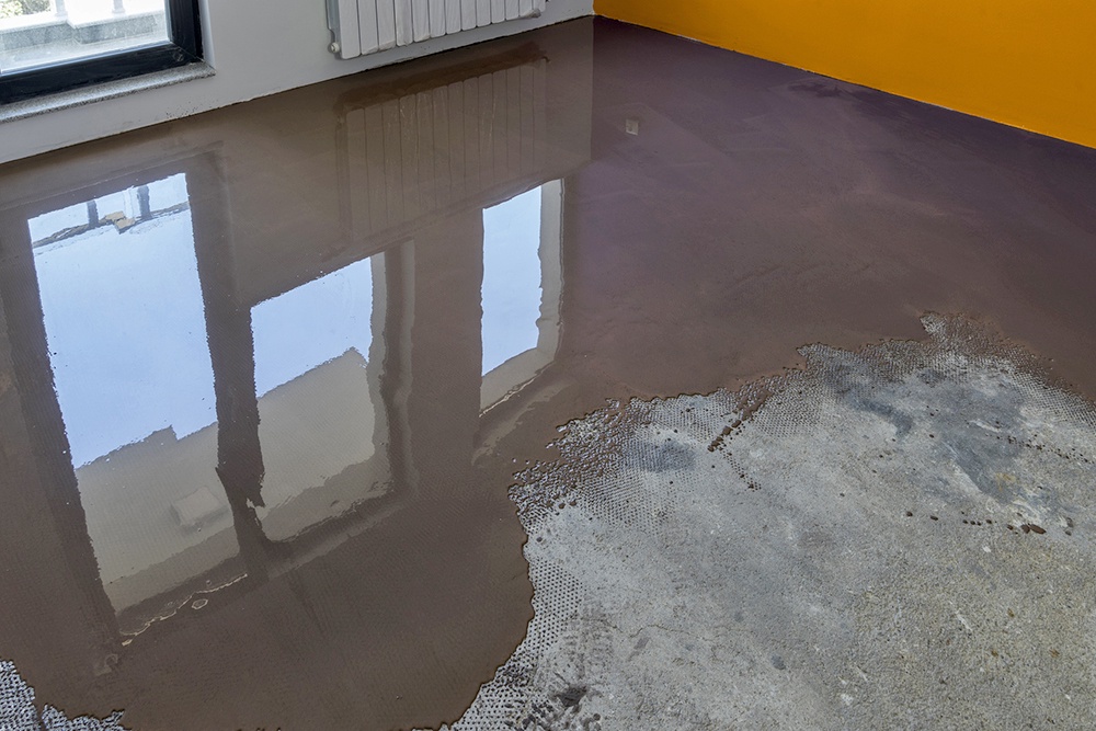 Наливной пол: плюсы и минусы, виды и инструкция по заливке своими руками