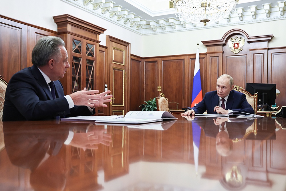 Путин обсудил с Мутко снижение объемов ипотеки