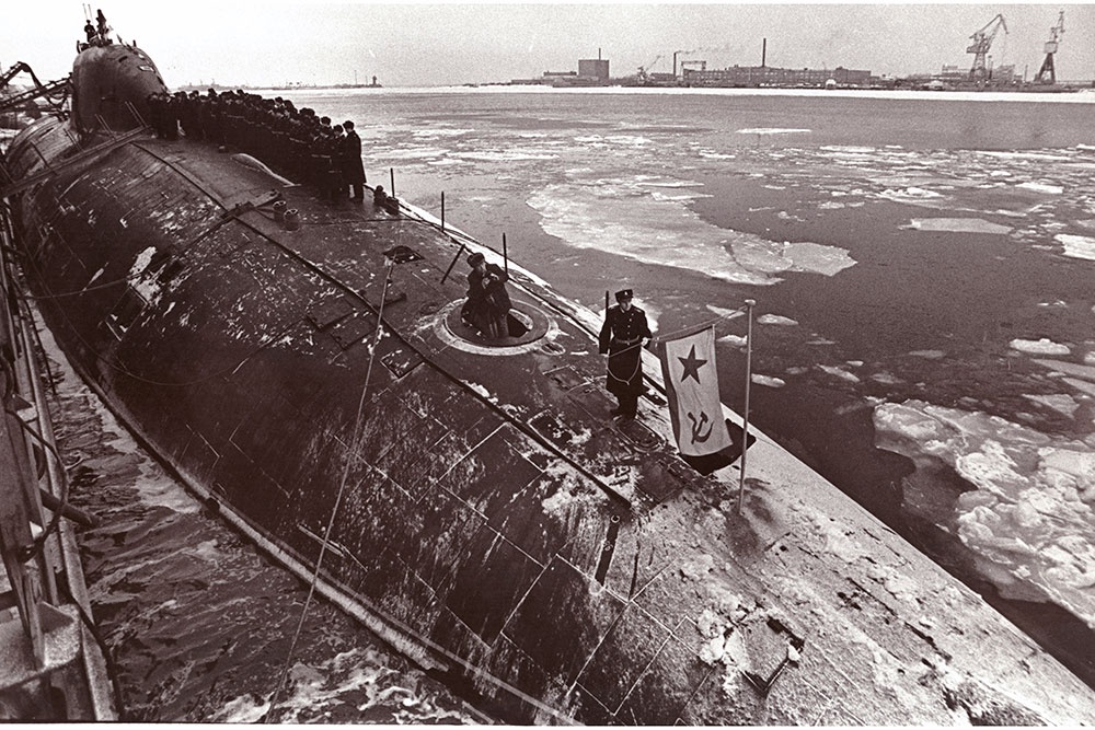 Подъем Военно-морского флага на АПЛ К-317 "Пантера". 29 декабря 1990 года