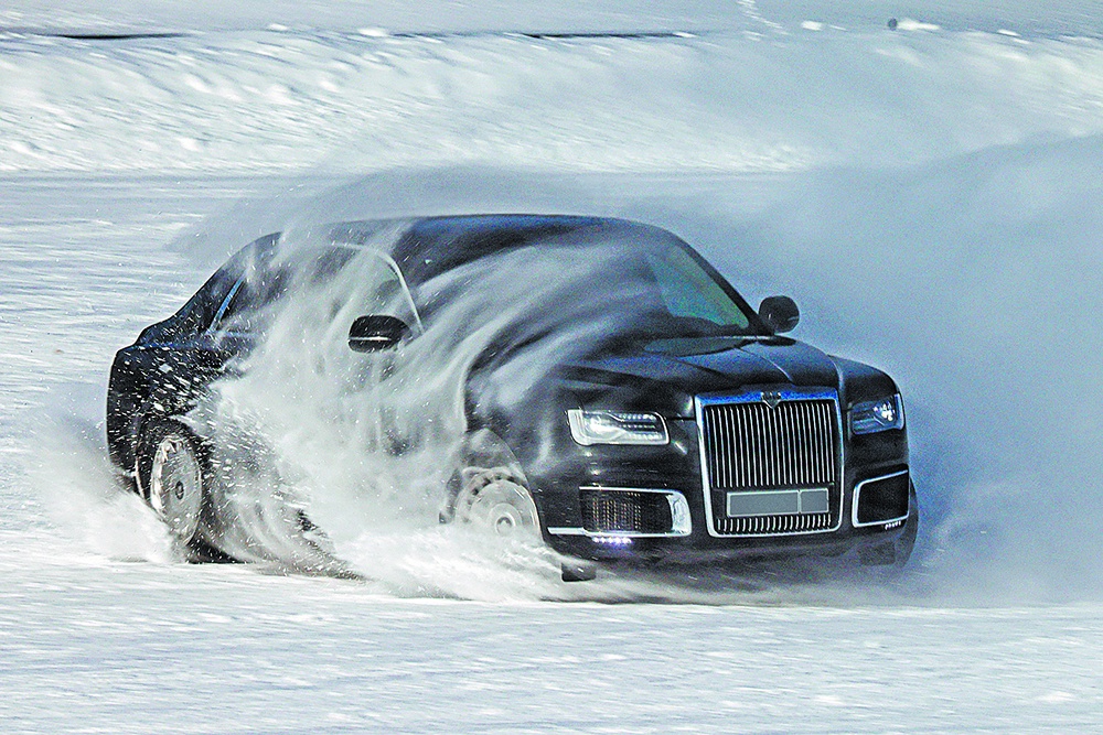 Наступает сезон снежных заносов. Держите дистанцию и следите за автомобилем. Наступает сезон снежных заносов. Держите дистанцию и следите за автомобилем.
