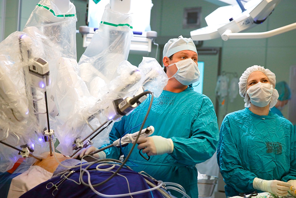 В краевой клинической больнице №1 Краснодара успешно освоили роботические операции.