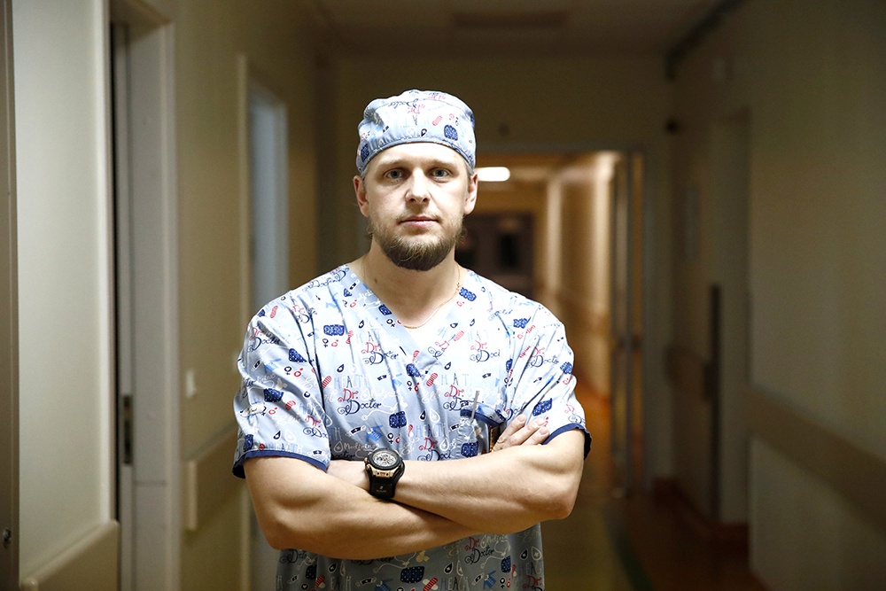 Врач анестезиолог-реаниматолог Антон Савин приехал работать на Чукотку по программе "Арктический доктор".