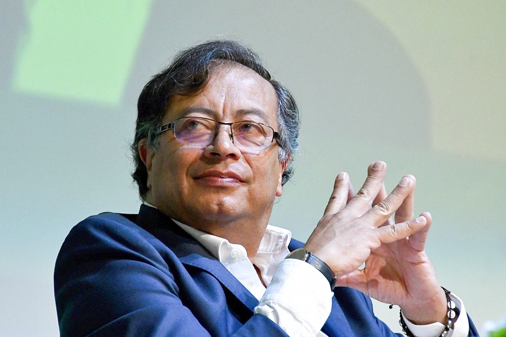 Колумбийский президент Густаво Петро обвинил Трампа во внесудебных расправах над колумбийскими гражданами. После чего был назван наркоторговцем с неправильными взглядами на Америку. 