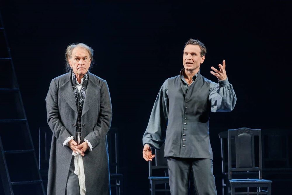 Алексей Гуськов и Виктор Добронравов в спектакле "Амадей" Алексей Гуськов и Виктор Добронравов в спектакле "Амадей"