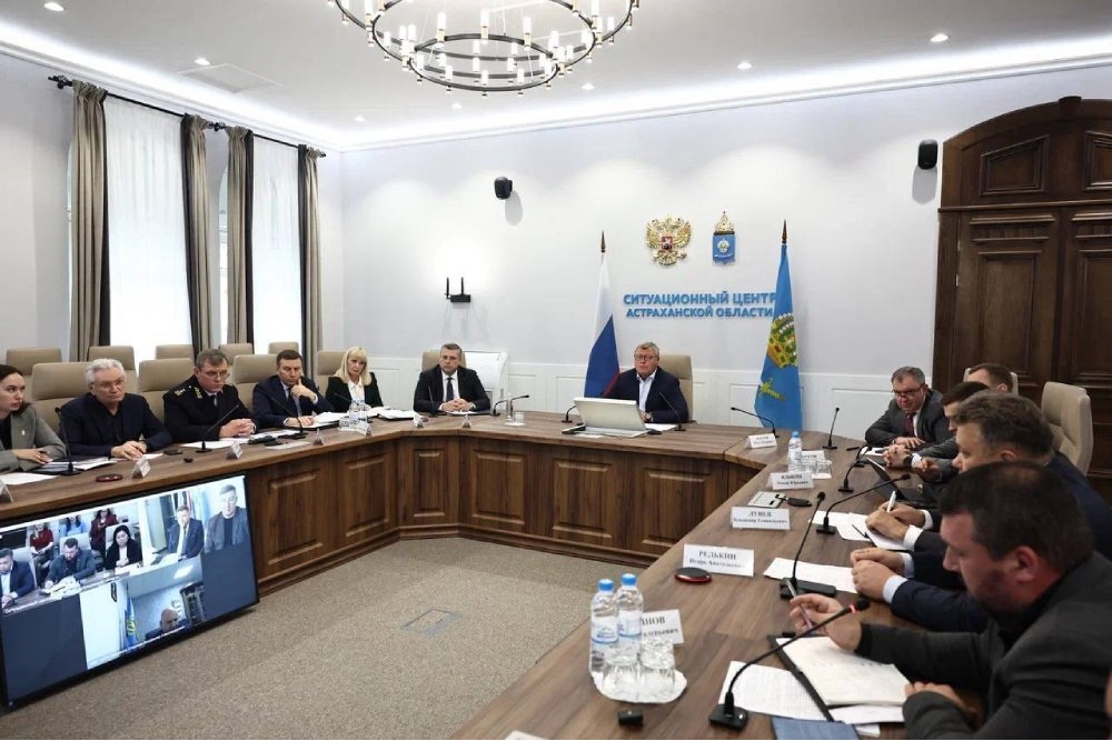 Губернатор Астраханской области Игорь Бабушкин поручил ведомствам держать на личном контроле все ключевые аспекты подготовки к предстоящему отопительному сезону