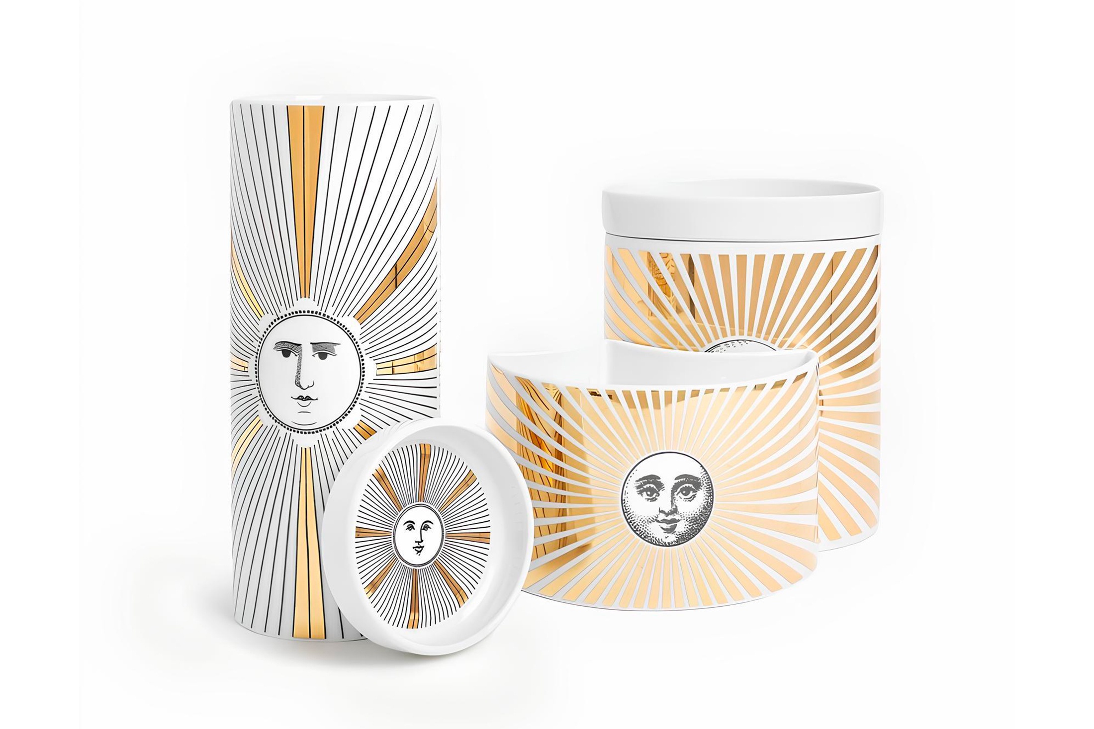 Fornasetti Nel Mentre Soli/ЦУМ, триптих аромасвечей для интерьерной композиции, букет средиземноморских трав, кедр и сандал.