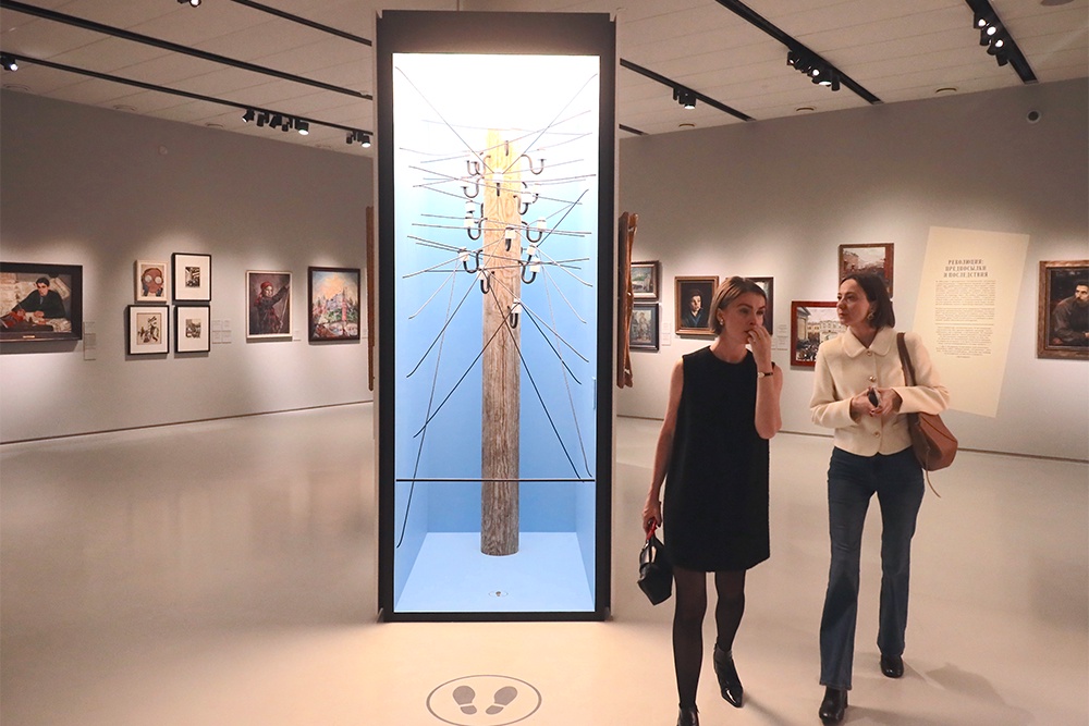 Инсталляции Михаила Рубанкова помогают погрузиться в атмосферу Москвы 1920-х - например, послушать, как гудит электрический столб.