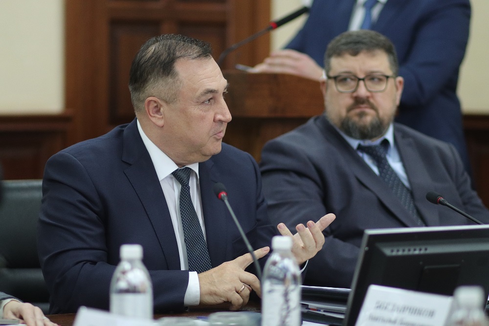 В ходе обсуждения на заседании правительства Республики Алтай продажу алкоголя в субботу решили оставить, но только до 14 часов.