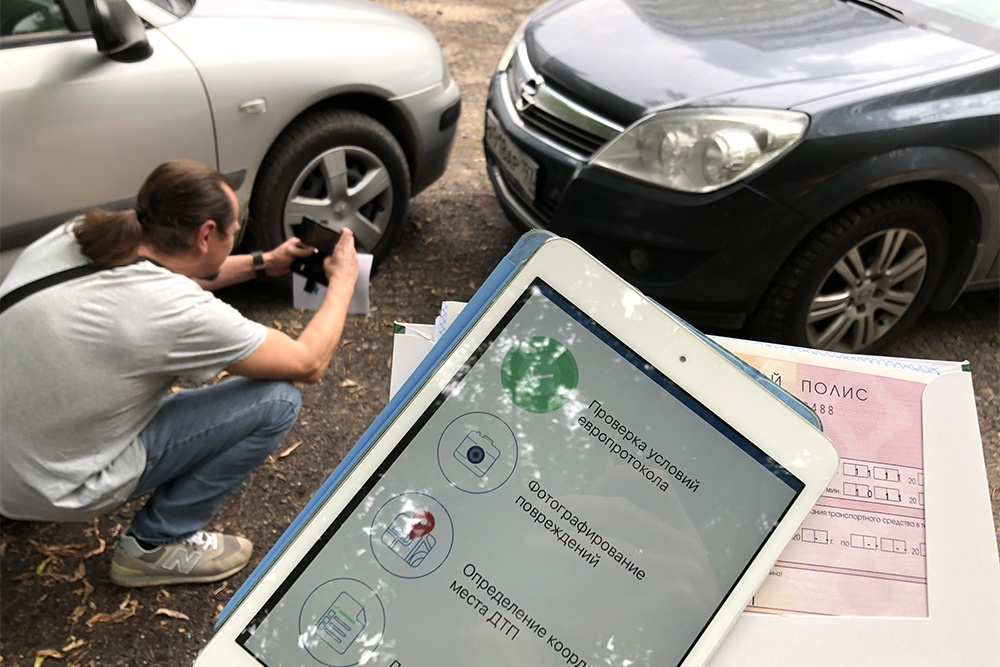 Машина застрахована и по ОСАГО, и по каско. И к кому идти после аварии? Выбор порой бывает труден.