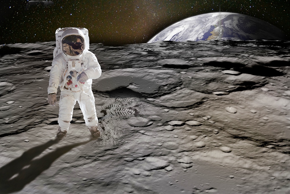 астронавт на Луне