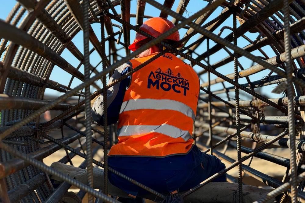 В Якутии завершили строительство первой опоры Ленского моста