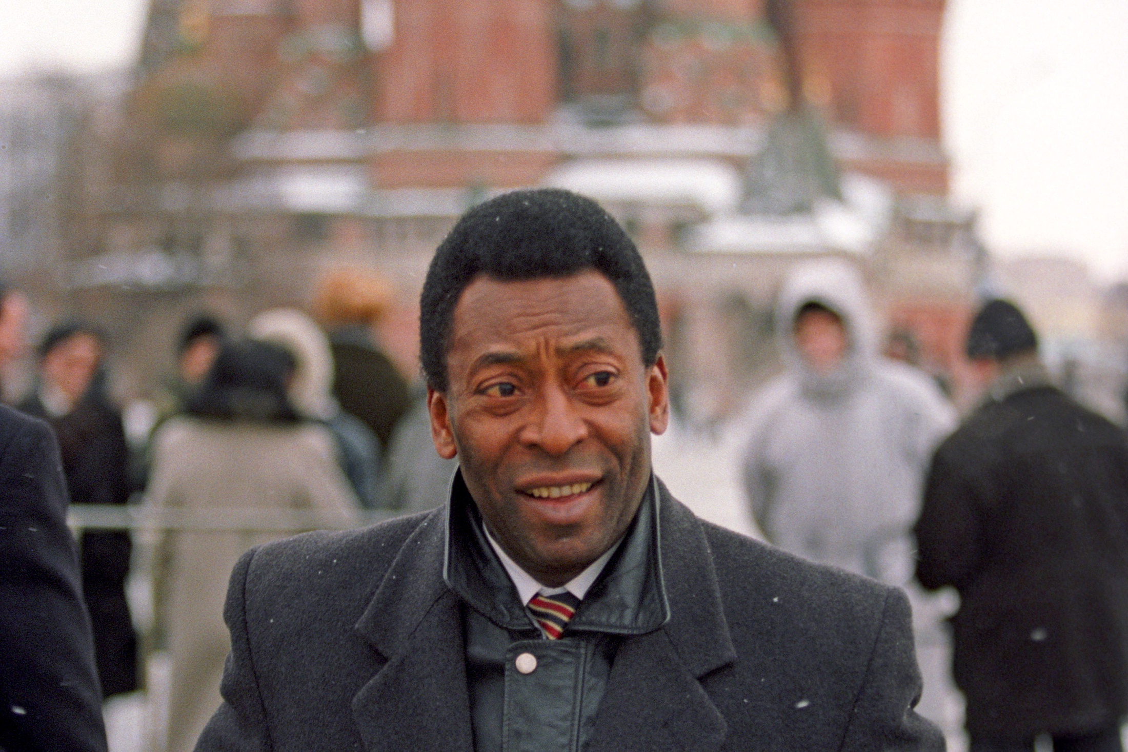 Пеле во время прогулки по Москве. 1997 год. Пеле во время прогулки по Москве. 1997 год.