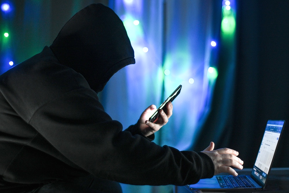 Преступники могут работать против репутации компании, если ее акции торгуются на бирже.