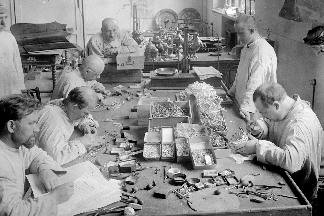 Разбор ценностей в Гохране. 1920-1923 Разбор ценностей в Гохране. 1920-1923