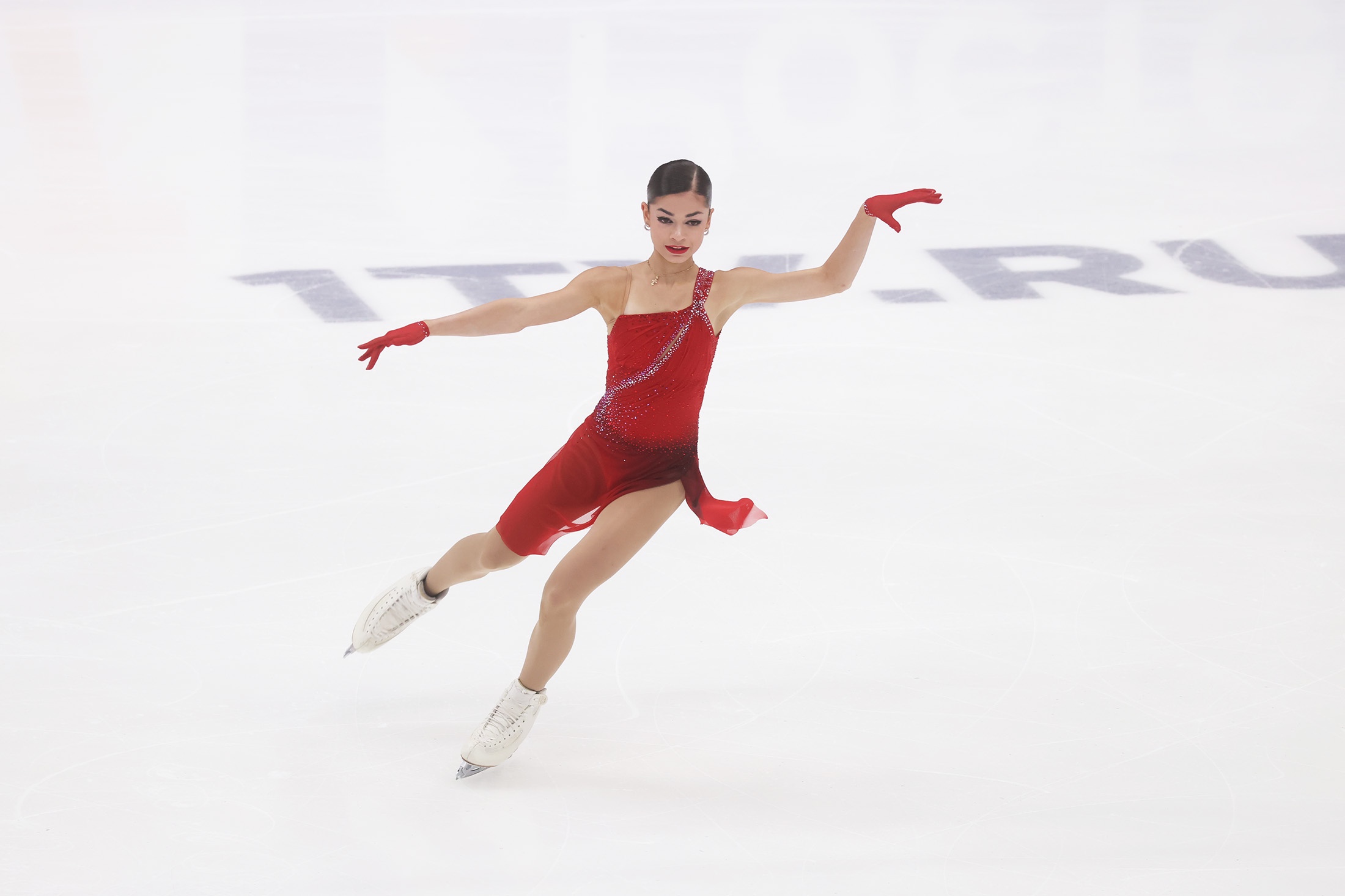 Аделия Петросян во время выступления.