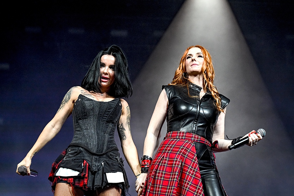 Юля Волкова и Лена Катина снова спели так, как в свои 16. А зрители чувствовали, что и им столько же.