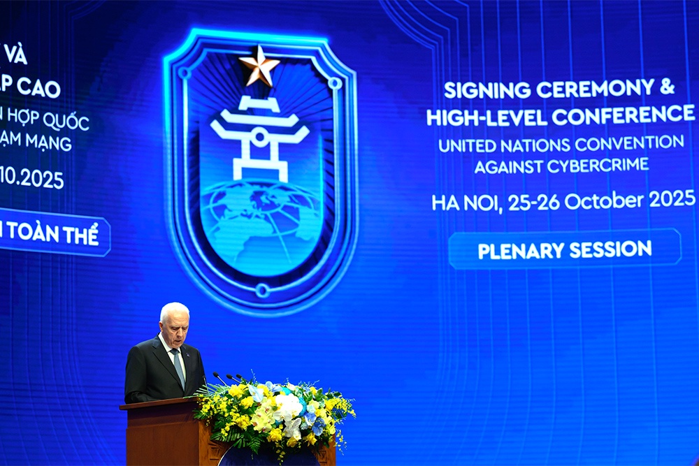 С российской стороны конвенцию ООН подписал Генеральный прокурор Александр Гуцан.