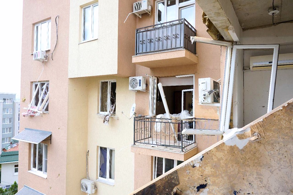 Жыныстық қатынас кезінде ерекше Көзілдірік киген нердпен секс (порно онлайн)