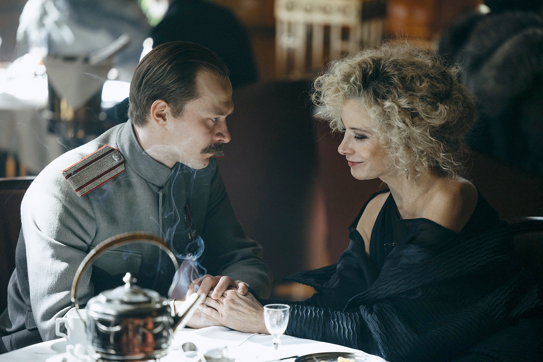 Юра Борисов в роли Прохорова, Юлия Высоцкая - Ариадна.