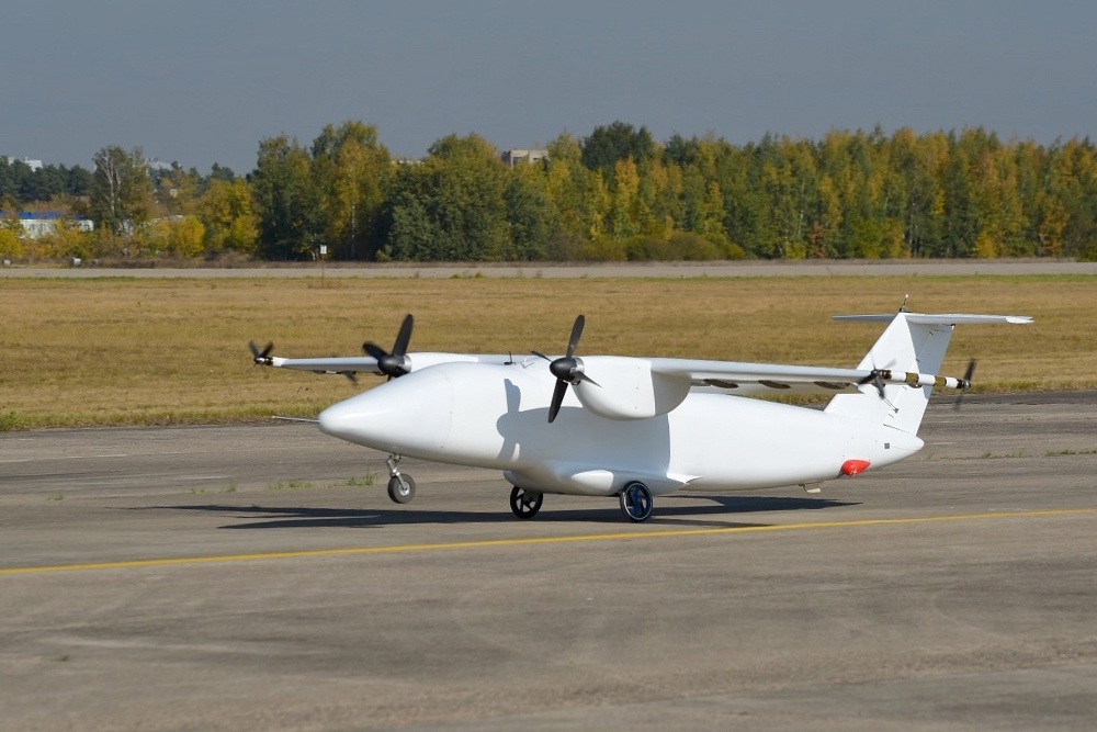 Испытания демонстратора самолета малой авиации с распределенной силовой установкой.