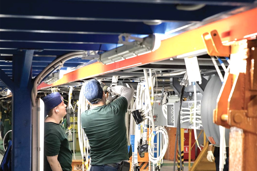 Судя по фотографиям, поезд почти готов - его планируют испытать в конце года.