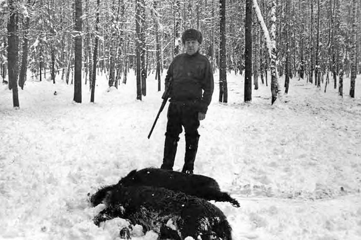 Л. И. Брежнев с трофеями.