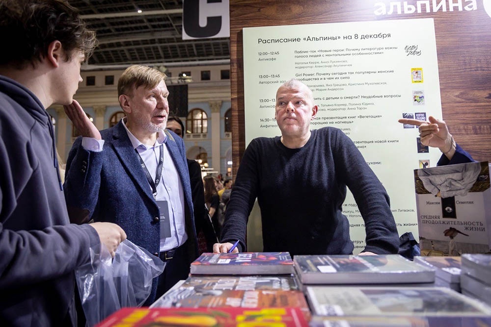 Роман Максима Семеляка "Средняя продолжительность жизни" вышел в финал "Большой книги".