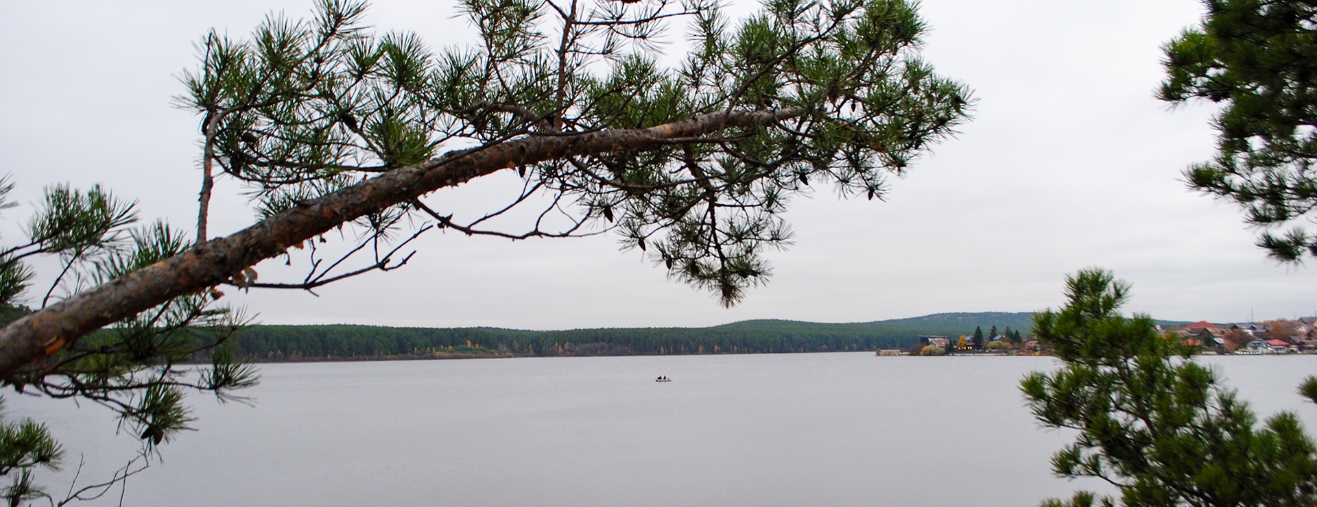 Место притяжения. Вид на Сысертский пруд, созданный в 1732 году для нужд железоделательного завода.