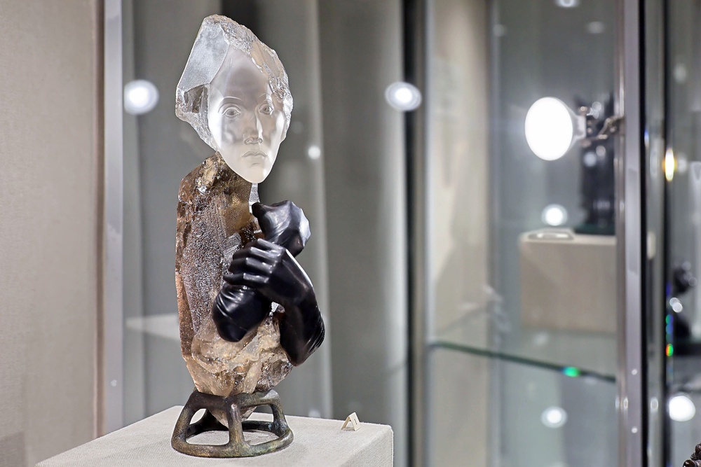 Гран-при жюри отдало скульптуре "Декаданс" петербуржца Эдуарда Виноградова.