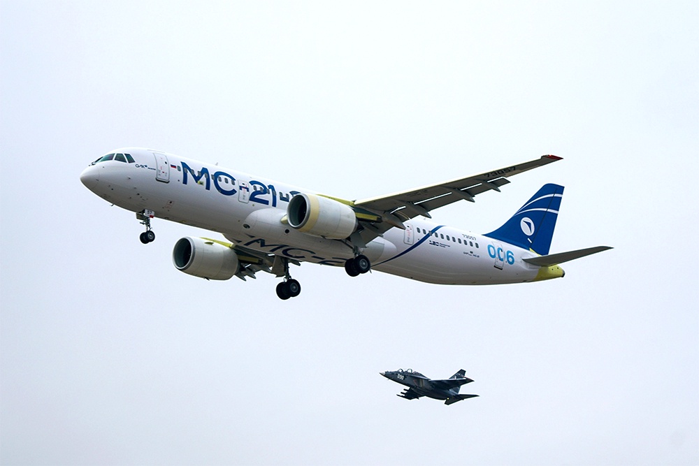 На российском моторе: Второй импортозамещенный МС-21 с новыми отечественными системами впервые поднялся в небо. Как прошел полет