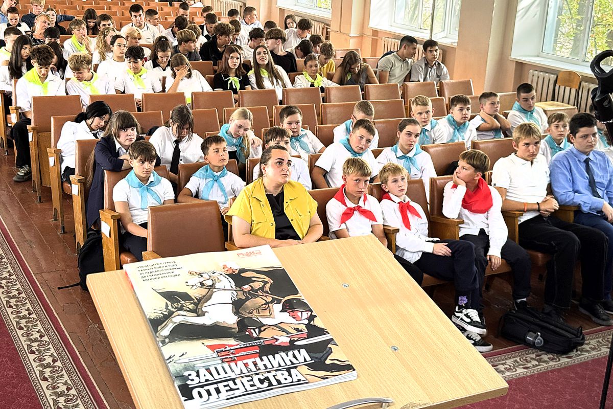 Луганск. Будущие защитники Отечества.