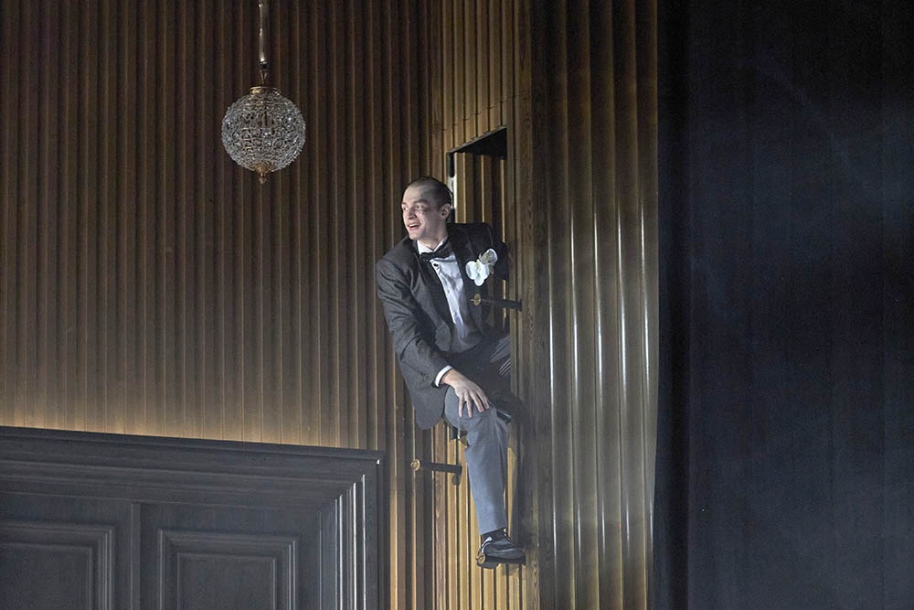 За суетой веселых мошенников может скрываться элементарная жажда наживы.