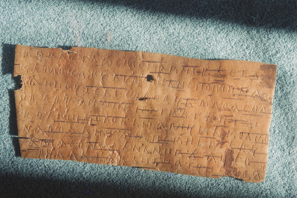 Искусственный интеллект переведет древние берестяные грамоты на современный язык.