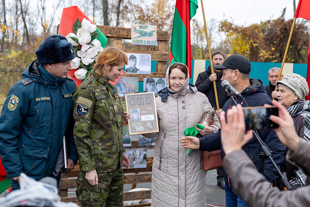 В Ветку на церемонию перезахоронения съехались все кто мог: 11 родственников из Гомельской и Брестской областей. В семье все эти годы помнили о Саше.