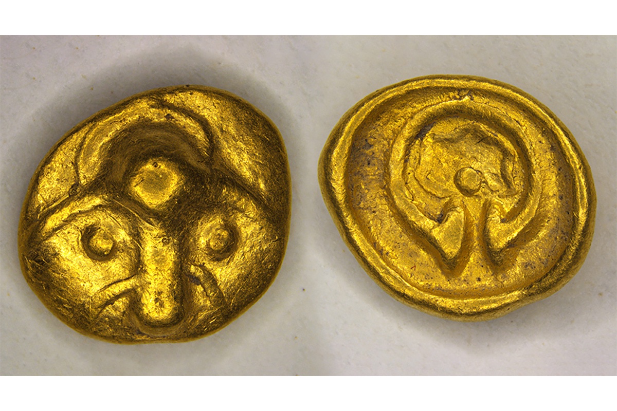 Монета весит 2 грамма, изготовлена почти из чистого золота. Монета весит 2 грамма, изготовлена почти из чистого золота.