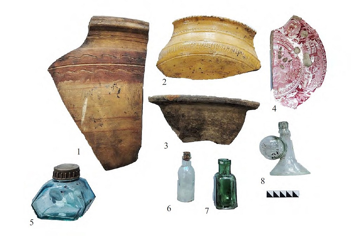 В XVIII веке в районе современной улицы Суворова проживали кузнецы. А неподалеку от места находки старинных артефактов располагалась улица Лекарская.  В XVIII веке в районе современной улицы Суворова проживали кузнецы. А неподалеку от места находки старинных артефактов располагалась улица Лекарская.