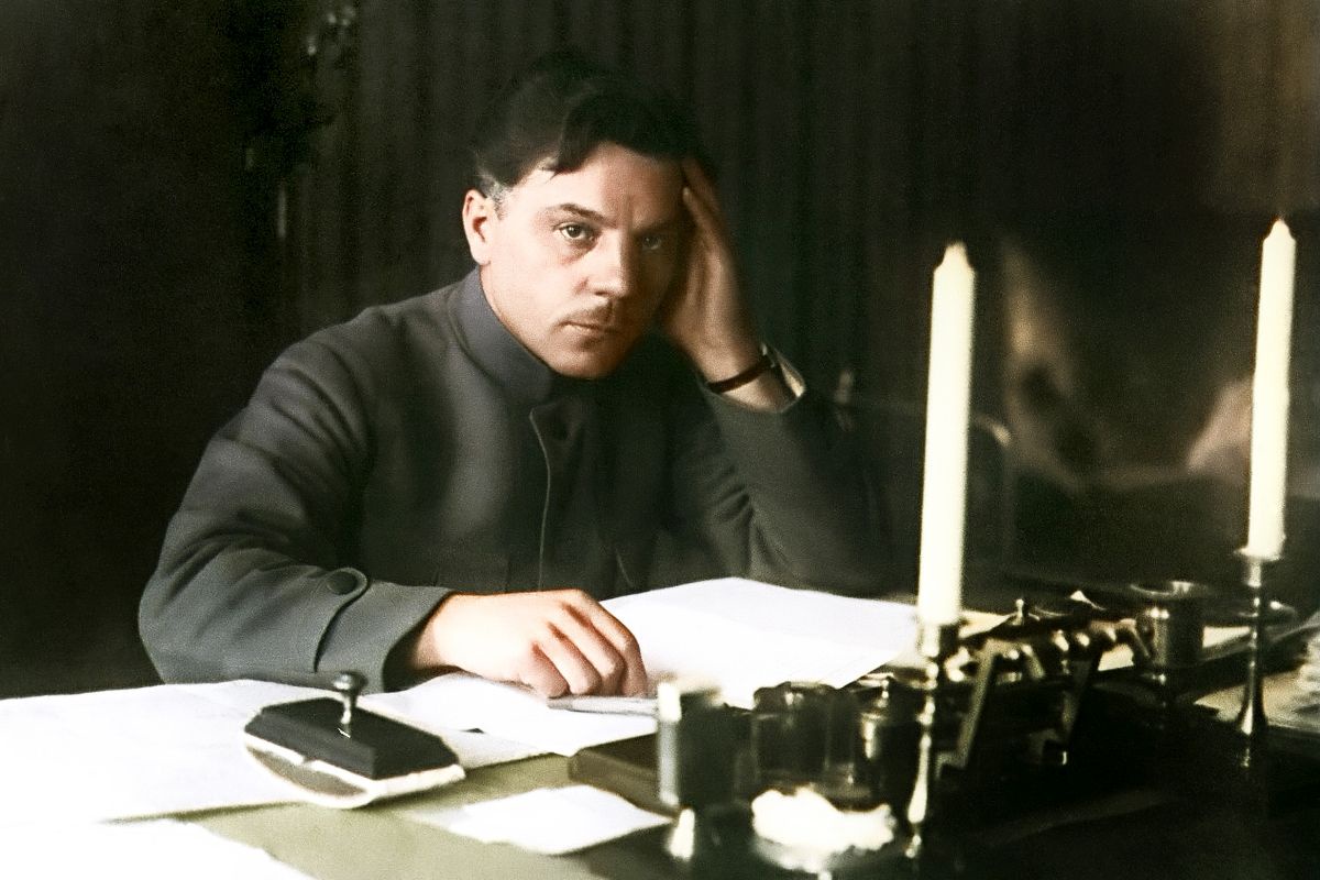 Климент Ворошилов в своем кремлевском кабинете.