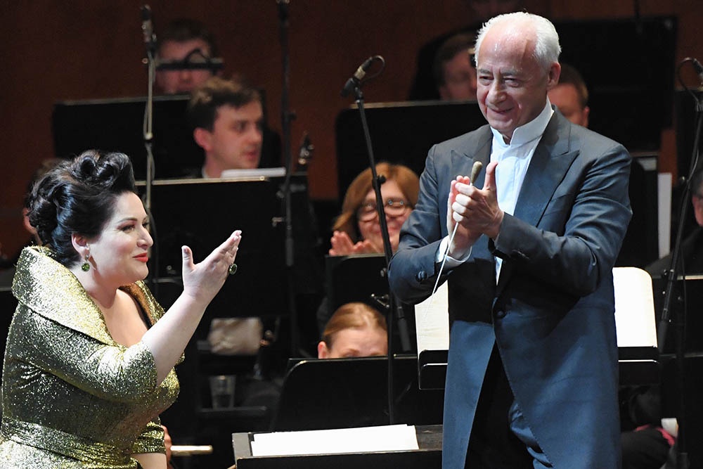 Хибла Герзмава и оркестр Владимира Спивакова исполнят лучшие победные песни. 