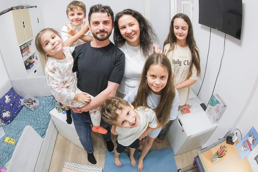 Семья в полном составе. Егор Маркин: многодетность - это великолепно. Злым она не показана.