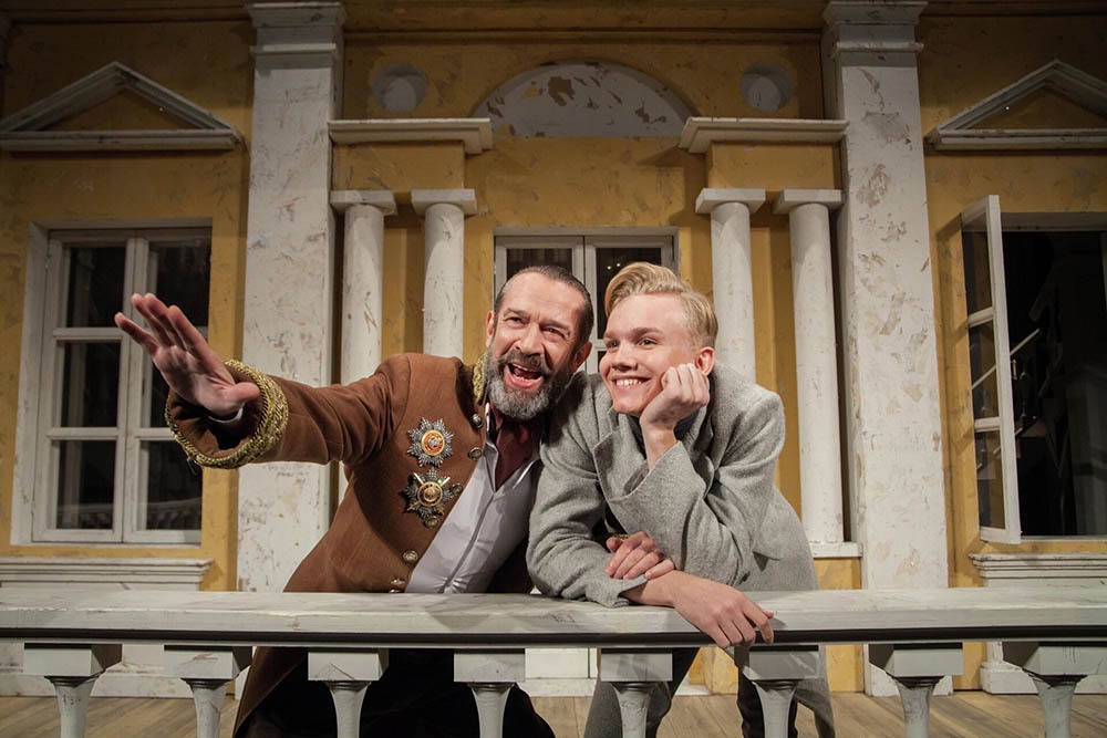 На сцену в Курске выйдет кроме Владимира Машкова и самый юный Хлестаков, Владислав Миллер. 