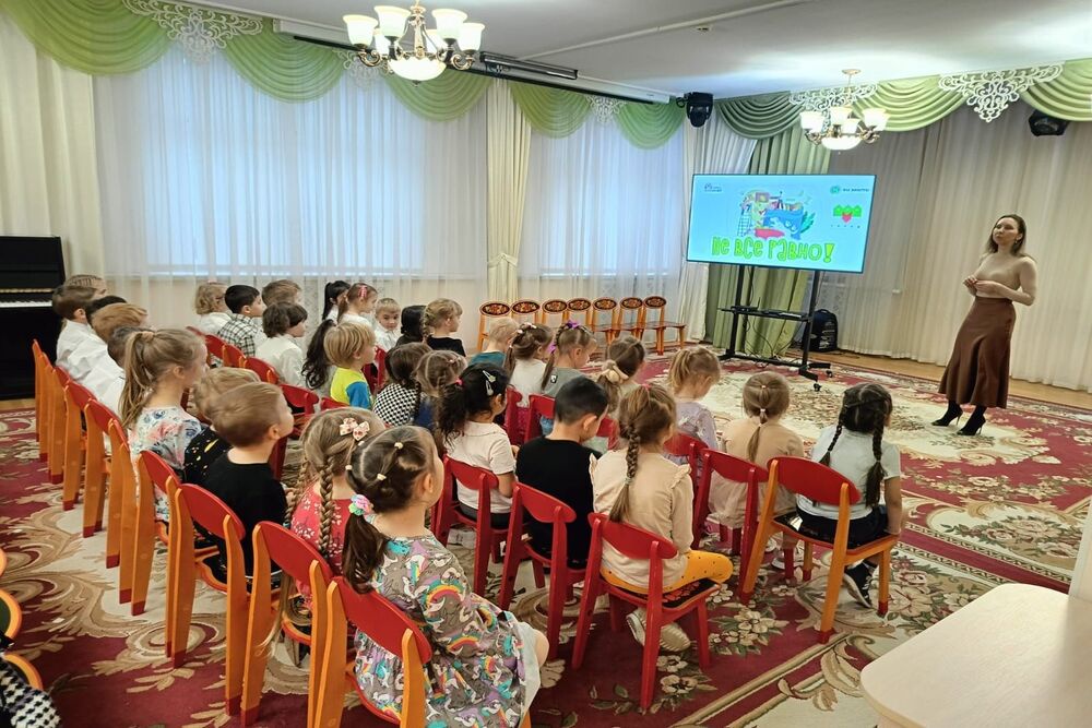 Фонд помощи бездомным животным "Ленькин кот" проводит лекции о взаимодействии человека и братьев меньших - даже в детских садах. 