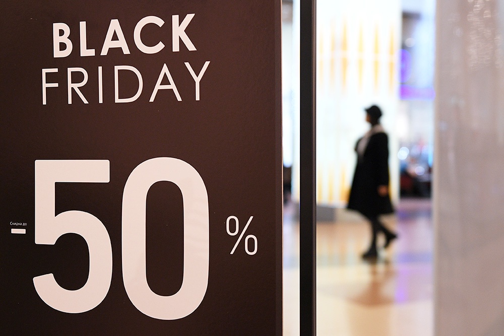 "Неумелая манипуляция ценами". Россияне потеряли доверие к "черной пятнице"