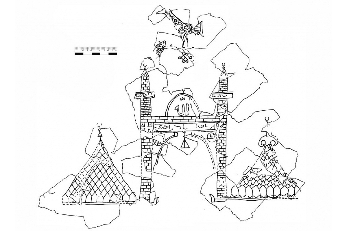 В числе рисунков - реалистичное изображение соборной мечети некоего мусульманского города с двумя кирпичными минаретами, высоким порталом, куполами. В числе рисунков - реалистичное изображение соборной мечети некоего мусульманского города с двумя кирпичными минаретами, высоким порталом, куполами.
