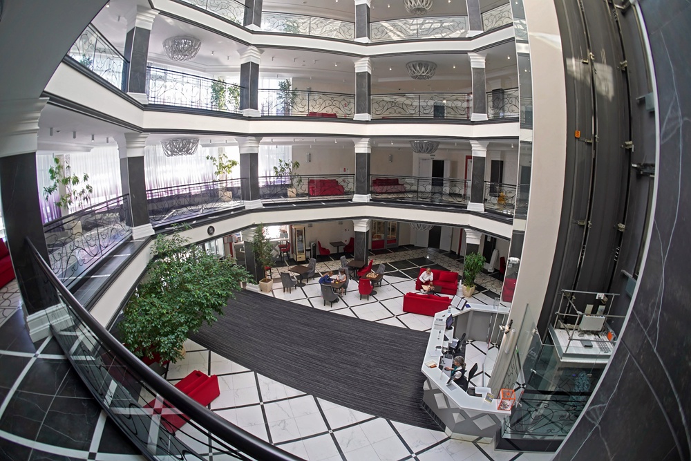 Корпуса больше напоминают пятизвездочные отели. Корпуса больше напоминают пятизвездочные отели.