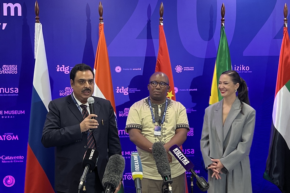 На форуме в музее "Атом" говорили на разных языках, но прекрасно понимали друг друга. 