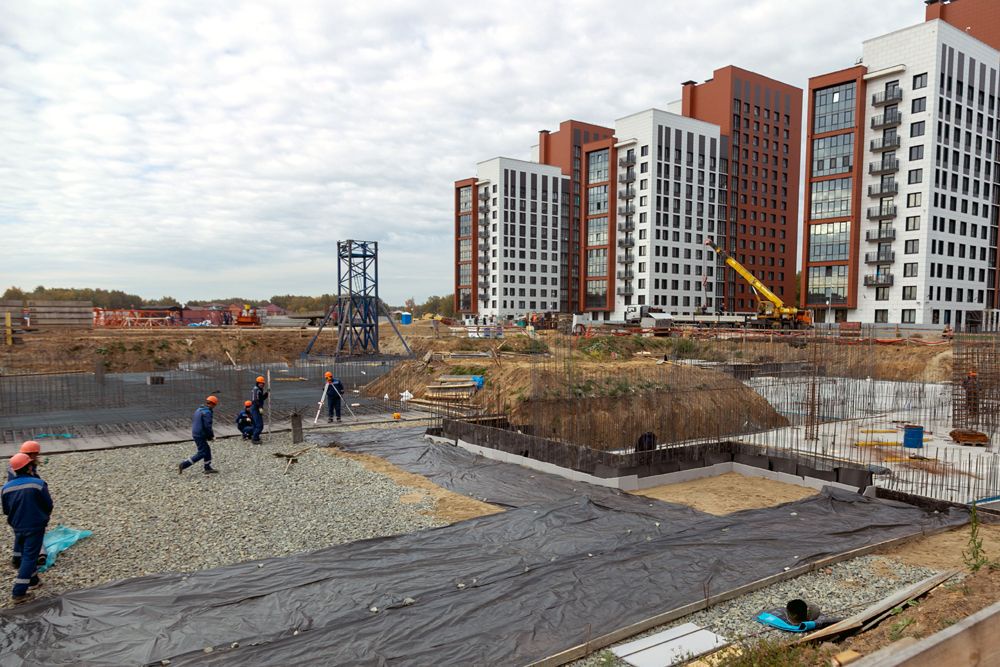 Возведение социальных объектов одновременно с жильем становится в Омской области правилом