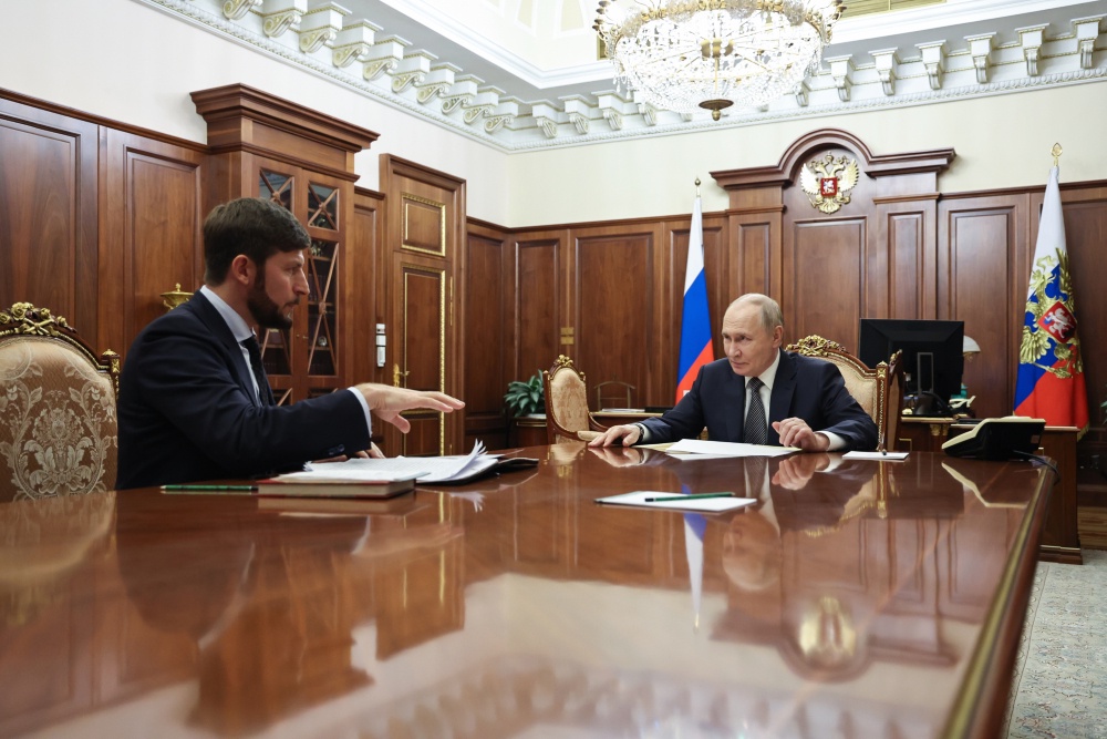 Путин подчеркнул, что от соблюдения экологических правил зависит благополучие миллионов российских семей. Путин подчеркнул, что от соблюдения экологических правил зависит благополучие миллионов российских семей.