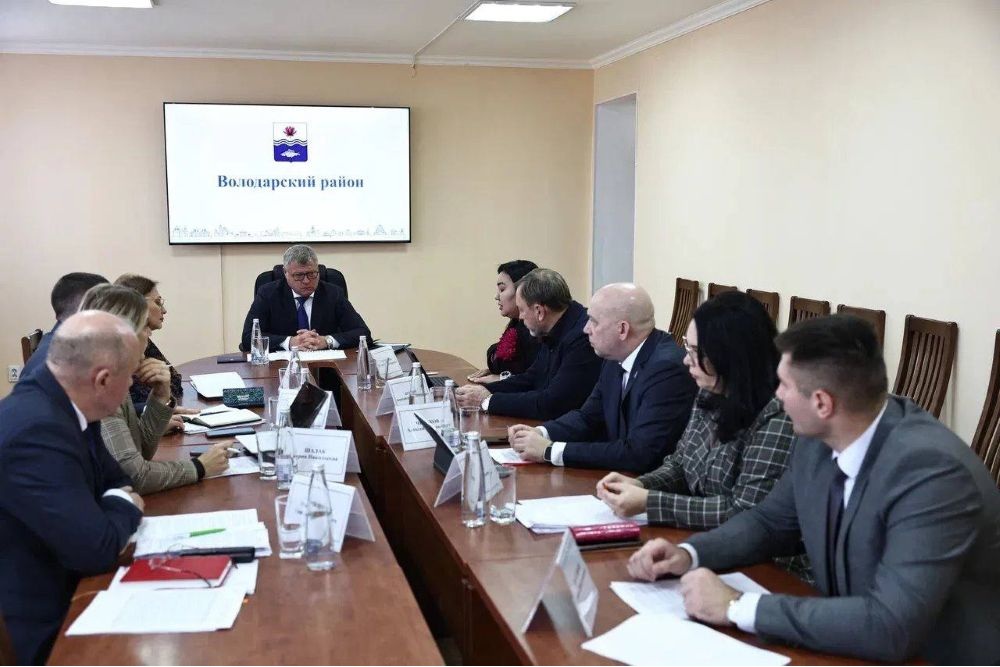 Губернатор Астраханской области Игорь Бабушкин на встрече с главой Володарского района Региной Рамазановой уделил особое внимание вопросам оказания помощи участникам СВО 