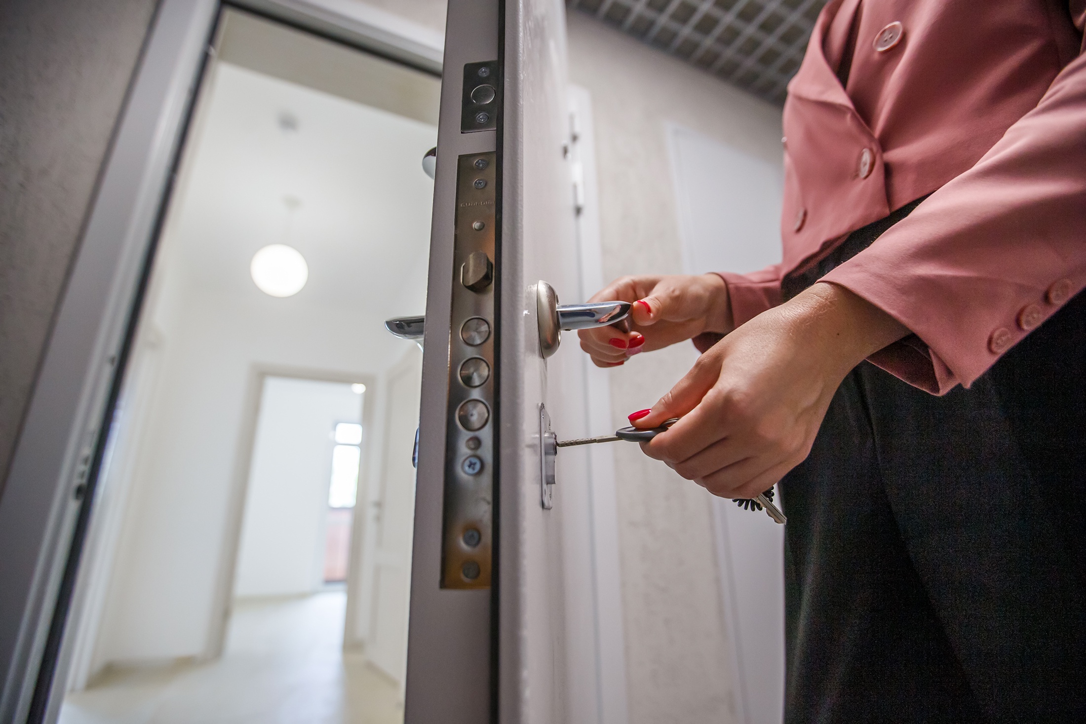 Путин поручил к декабрю расширить программу дальневосточной ипотеки на учителей